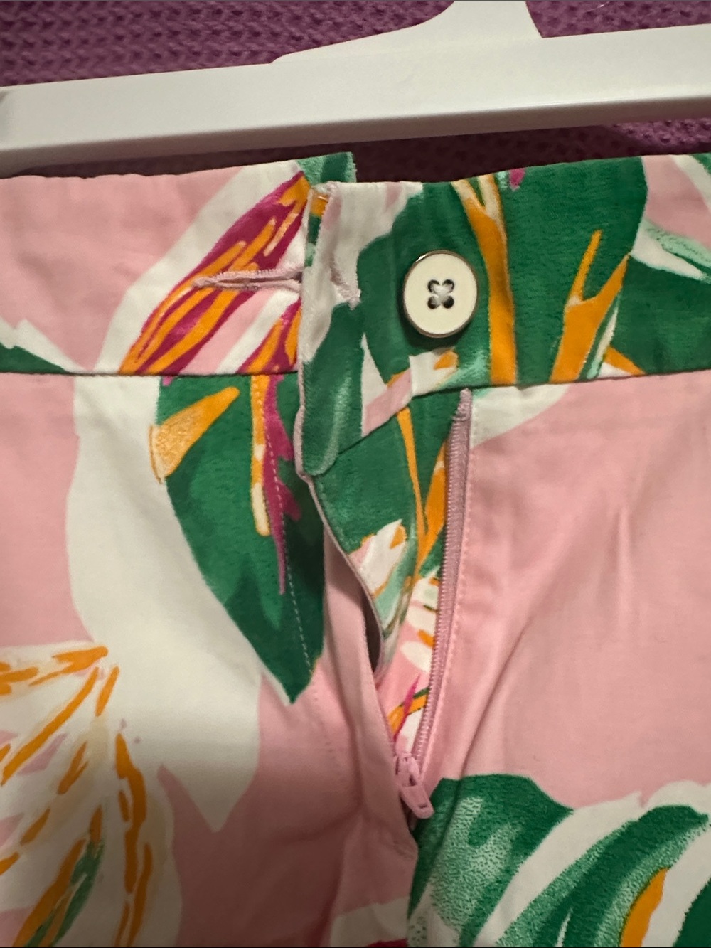 crown & ivy Pink Tropical Leaf Scallop Hem High Waist Shorts - Picture 2 of 7